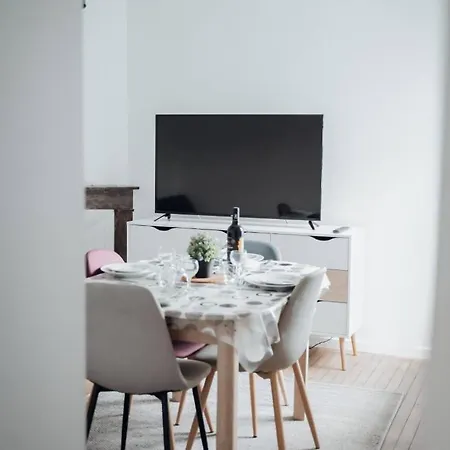 Apartment 4 Escale Confortable Au Coeur D'ernee *