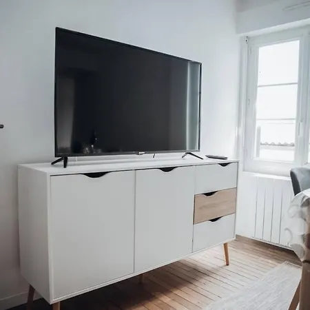 4 Escale Confortable Au Coeur D'ernee Apartment