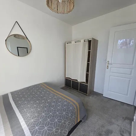 4 Escale Confortable Au Coeur D'ernee Apartment