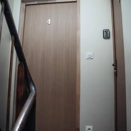 4 Escale Confortable Au Coeur D'ernee Apartment *